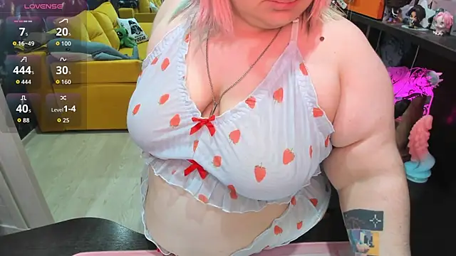 Snapshot of Softie_Sofy chatting on July 6, 2026, 1:46 am Softie Sofy online show from July 6, 2026, 1:46 am