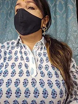 cute-tanvi online show from December 4, 2025, 1:48 am