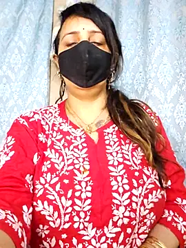 cute-tanvi online show from February 13, 2026, 1:23 am