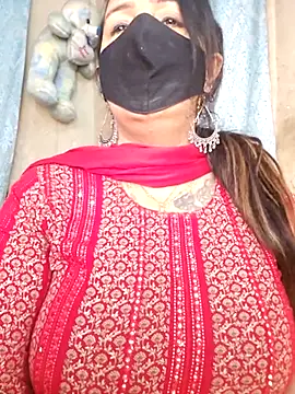 cute-tanvi online show from March 18, 2026, 1:42 am