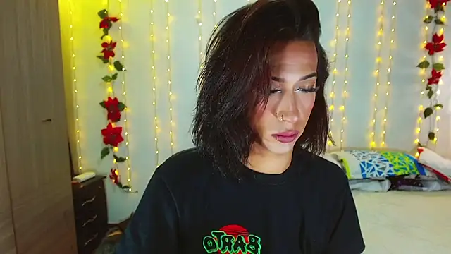 Snapshot of Kenisha_Sweet chatting on January 21, 2025, 4:43 am Kenisha Sweet online show from January 21, 2025, 4:43 am