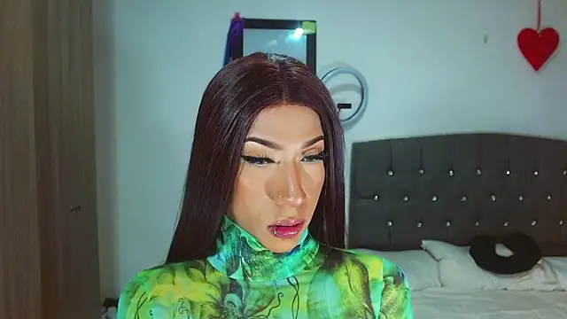 Snapshot of Kenisha_Sweet chatting on October 10, 2025, 8:52 pm Kenisha Sweet online show from October 10, 2025, 8:52 pm