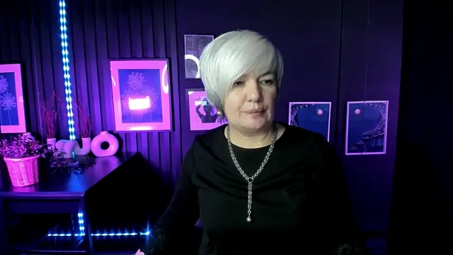 CarmenSoft online show from December 1, 2025, 8:47 pm