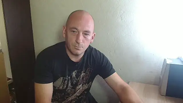 Johan   Barker online show from November 3, 2025, 12:39 pm