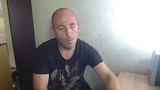 Johan   Barker online show from November 8, 2025, 1:11 pm