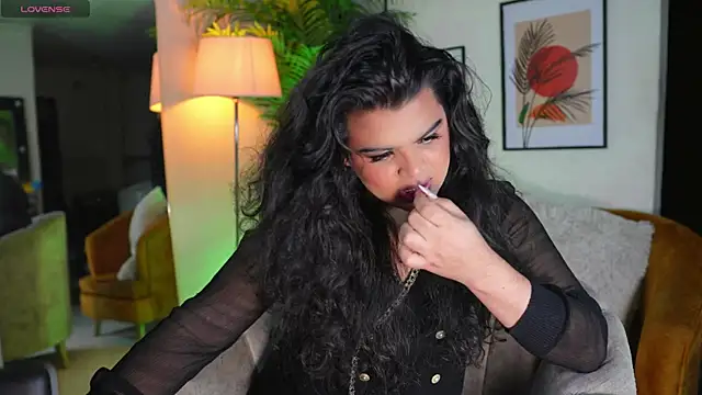 artechloe online show from February 28, 2025, 7:35 pm