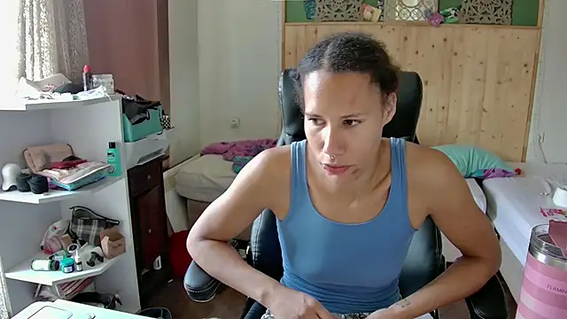 Snapshot of AaliyahHarris chatting on June 17, 2026, 1:34 pm AaliyahHarris online show from June 17, 2026, 1:34 pm