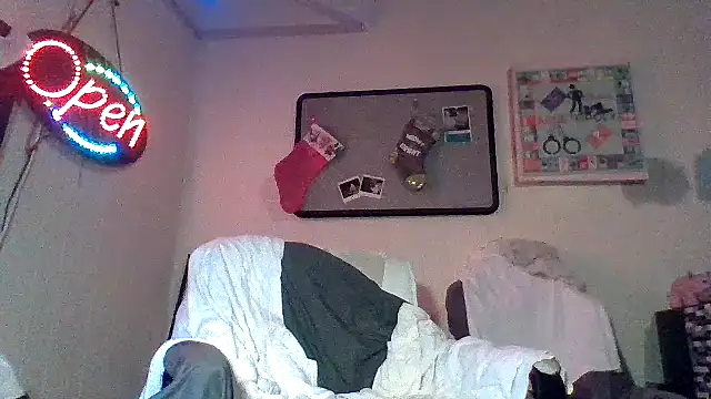 CLoSpunkmeyer69 online show from December 14, 2024, 8:08 pm