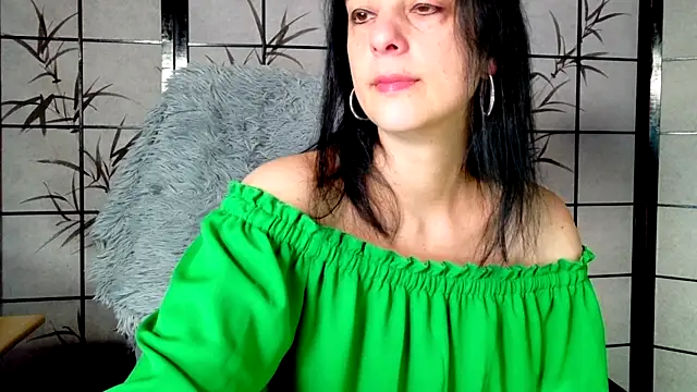  Sweetlonglips  online show from January 13, 2026, 5:57 am