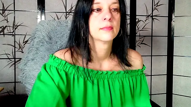  Sweetlonglips  online show from January 14, 2026, 6:08 am