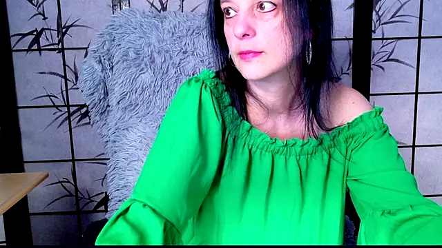  Sweetlonglips  online show from April 21, 2026, 8:31 am