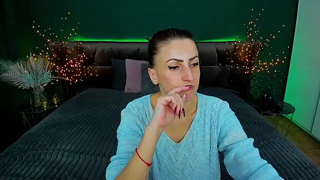 Rebecca Diamond online show from February 19, 2025, 9:50 am