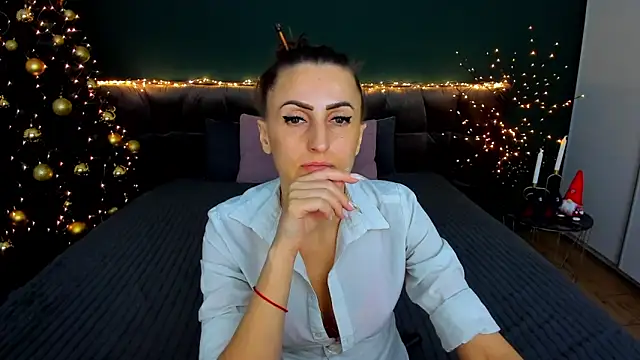 Rebecca Diamond online show from December 16, 2025, 7:13 am