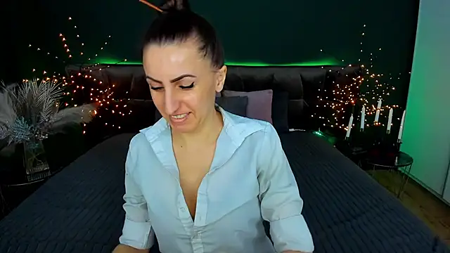 Rebecca Diamond online show from February 26, 2026, 6:45 am