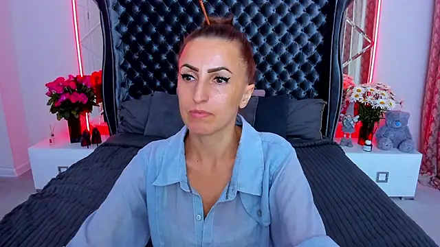 Snapshot of Rebecca_Diamond chatting on June 28, 2026, 5:57 am Rebecca Diamond online show from June 28, 2026, 5:57 am