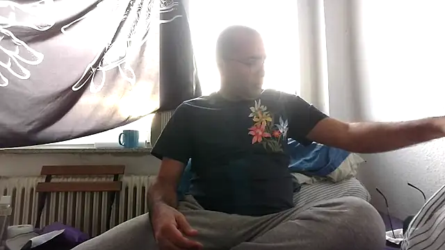 Azad64 online show from November 12, 2025, 2:17 pm