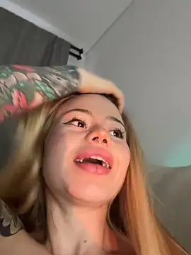 curchez  online show from January 31, 2025, 10:52 pm