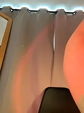 curchez  online show from November 19, 2025, 3:56 pm