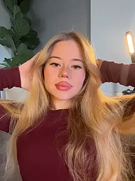 curchez  online show from April 10, 2026, 9:41 pm