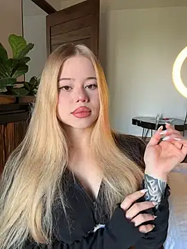 curchez  online show from April 20, 2026, 8:54 pm