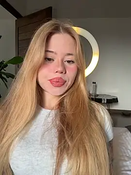 curchez  online show from April 21, 2026, 8:12 pm