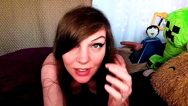 GamerGirlRoxyAndLee online show from January 18, 2025, 10:06 pm