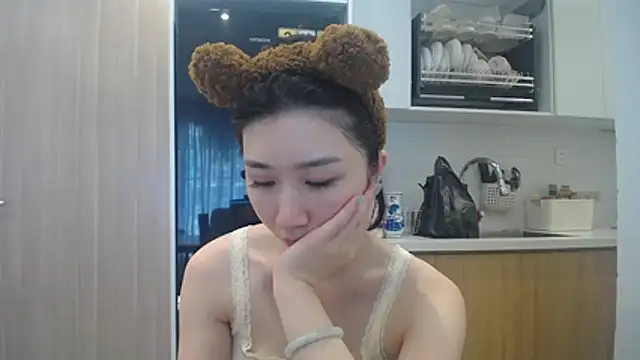 Asiagirll online show from June 5, 2026, 6:52 am