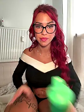 Pia July  online show from December 16, 2025, 2:00 pm