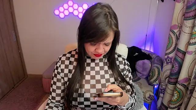 sophia grants online show from December 5, 2025, 6:22 am