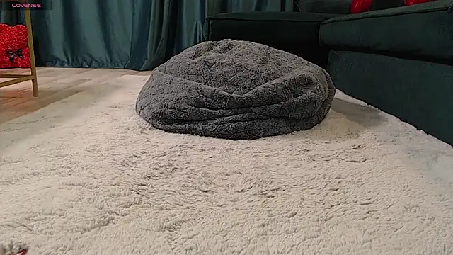 natasha-bigas online show from November 22, 2025, 8:30 pm