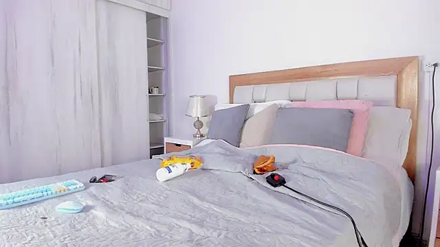 elena mature online show from November 15, 2025, 7:21 pm