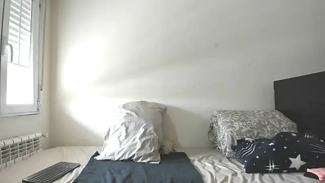 CristalDivine online show from March 6, 2026, 9:39 am