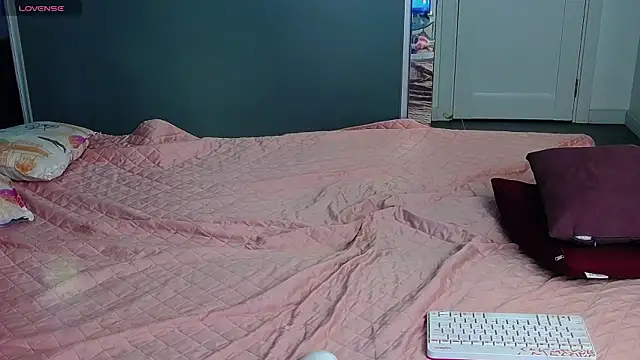 CindyJonson online show from September 18, 2025, 5:42 am