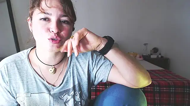 solamatista11 online show from November 26, 2025, 8:43 pm