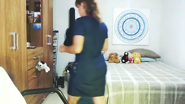 solamatista11 online show from January 13, 2026, 9:42 pm