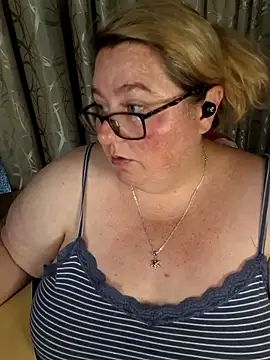 Iceprincess2bad4u online show from April 19, 2026, 6:10 pm