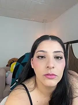 Snapshot of YummyAnna_ chatting on November 7, 2025, 5:35 pm YummyAnna online show from November 7, 2025, 5:35 pm