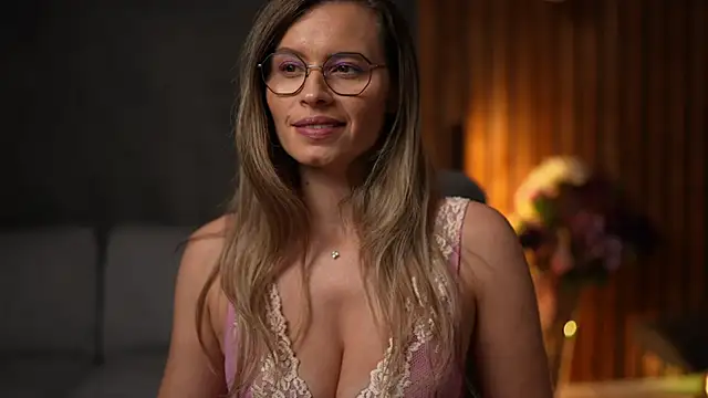 BrandyWhite online show from December 5, 2024, 10:01 am