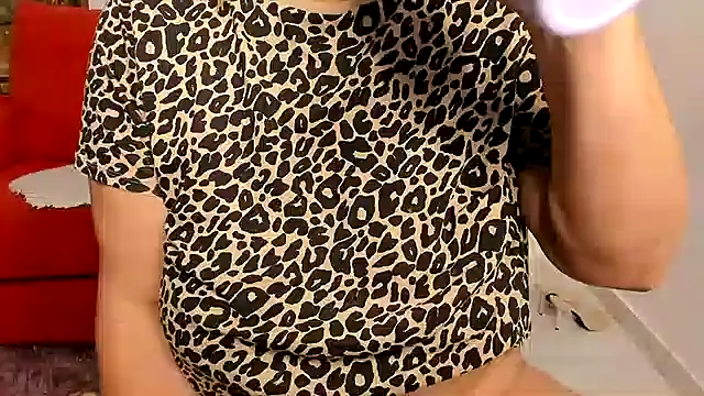 Milf-Ella online show from October 1, 2025, 9:21 pm