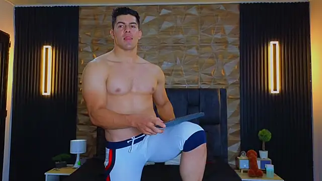 FelipeAndMarcello3 online show from February 6, 2025, 7:51 pm