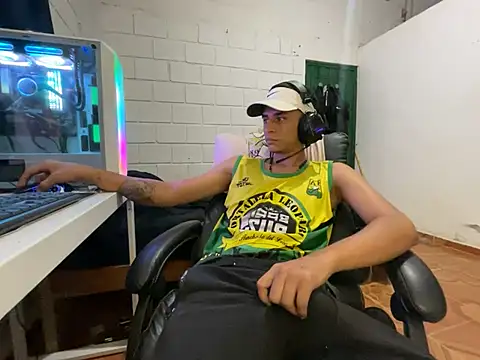 Max TheHorseDick online show from April 21, 2026, 2:51 am