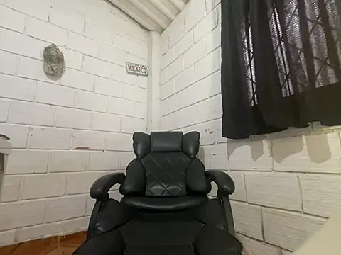 Snapshot of Max_TheHorseDick chatting on June 4, 2026, 4:46 pm Max TheHorseDick online show from June 4, 2026, 4:46 pm