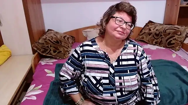 SweetMommaX online show from October 16, 2025, 1:56 pm