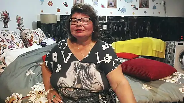 SweetMommaX online show from April 22, 2026, 6:20 pm