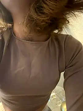 -AngelAri- online show from December 19, 2025, 9:05 am