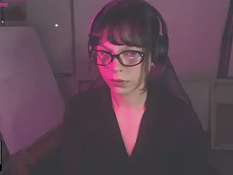 Snapshot of alien__show chatting on March 9, 2026, 3:21 am alien show online show from March 9, 2026, 3:21 am