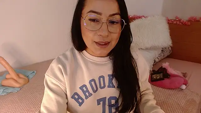 lucy luu  online show from January 4, 2025, 3:29 am