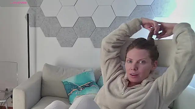 Snapshot of novaforyou1 chatting on February 6, 2025, 1:32 pm novaforyou1 online show from February 6, 2025, 1:32 pm