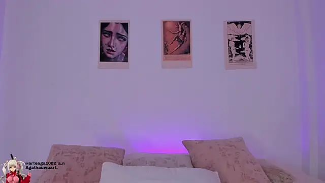 Moonlight1002 online show from November 30, 2025, 6:01 pm