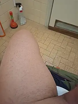 Snapshot of Frossi94 chatting on December 3, 2025, 3:43 pm Frossi94 online show from December 3, 2025, 3:43 pm